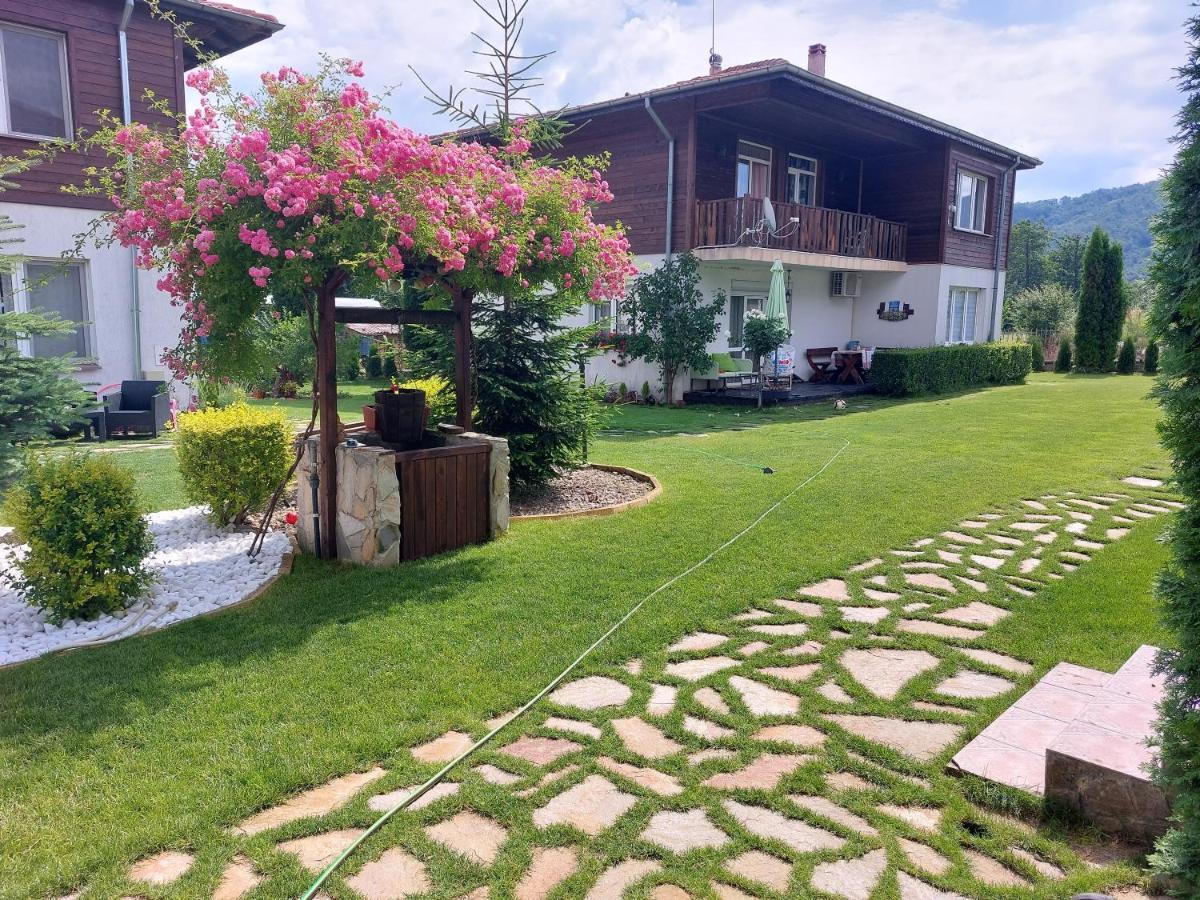 Къща За Гости "Марковски" Raduil Exterior photo