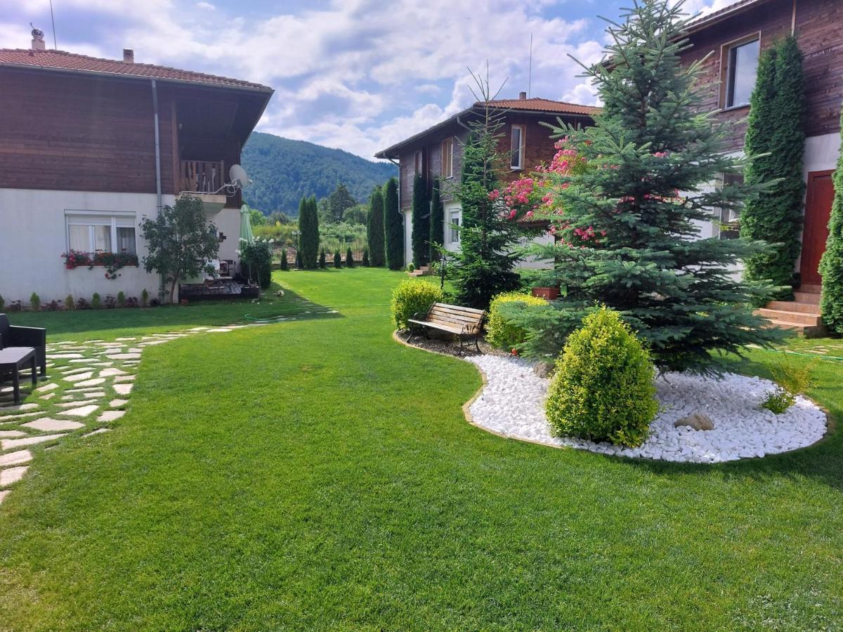 Къща За Гости "Марковски" Raduil Exterior photo